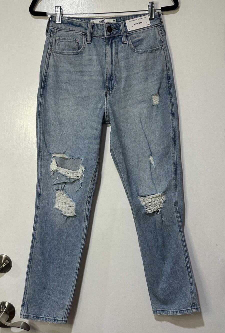 Hollister Curvy Ultra High Rise Mom Jeans Ripped Knee Size 2 26 W NWT Light Wash